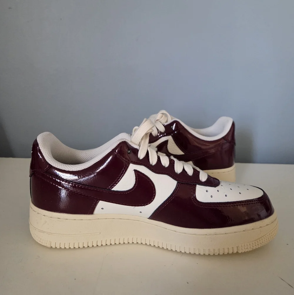 🆕️Nike Air Force 1 '07 LX Roman Empire Dark Burgundy Low-Top Sneakers Size 8.5W - Picture 2 of 10